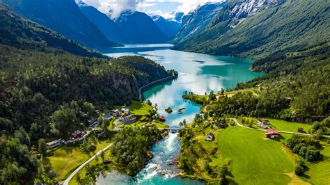 best month to visit norway.